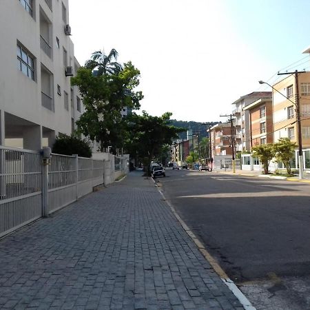 A 250M Da Praia Da Enseada Гуаружа Экстерьер фото