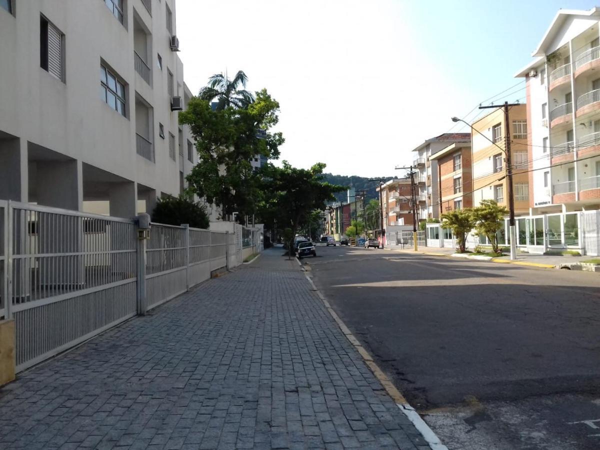 A 250M Da Praia Da Enseada Гуаружа Экстерьер фото